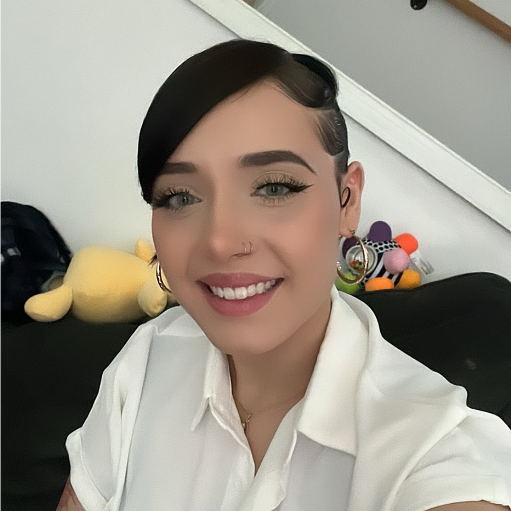 Meet your Posher, Alexis